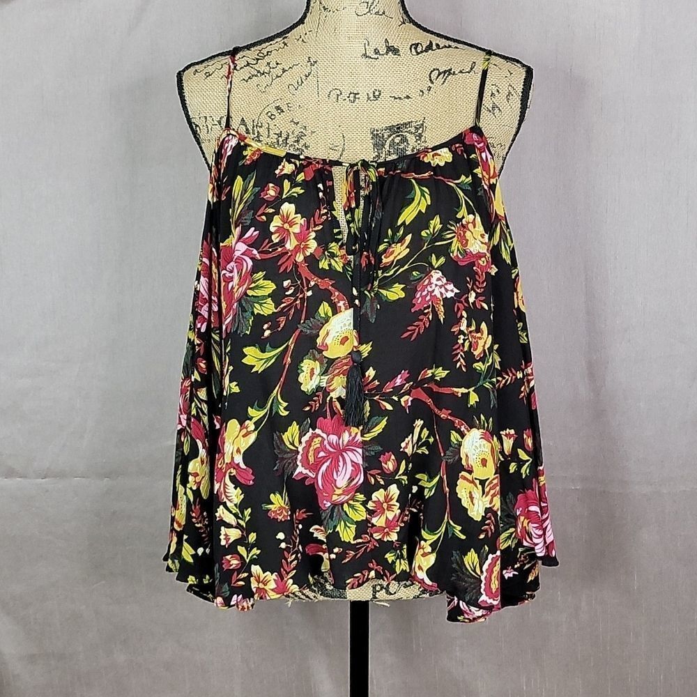 ALYTHEA Floral‎ Cold Shoulder Blouse Medium